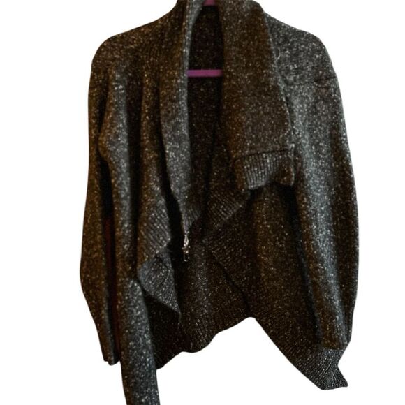 Women's Gray Knit Cardigan Sweater M Unique Clasp‎ Casual - Picture 3 of 6